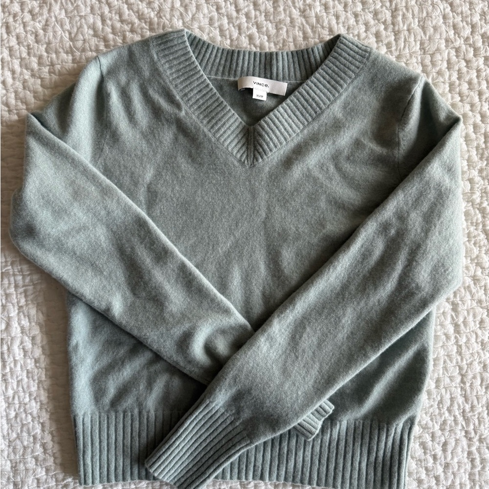 Vince Sage V-Neck Cashmere Pullover